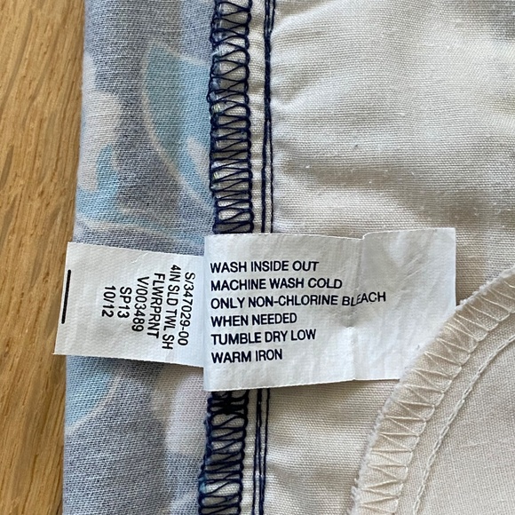 Gap Floral Print Chino Shorts Navy Multicolor Flat Front Pockets Mid Rise Size 6 - Picture 7 of 12